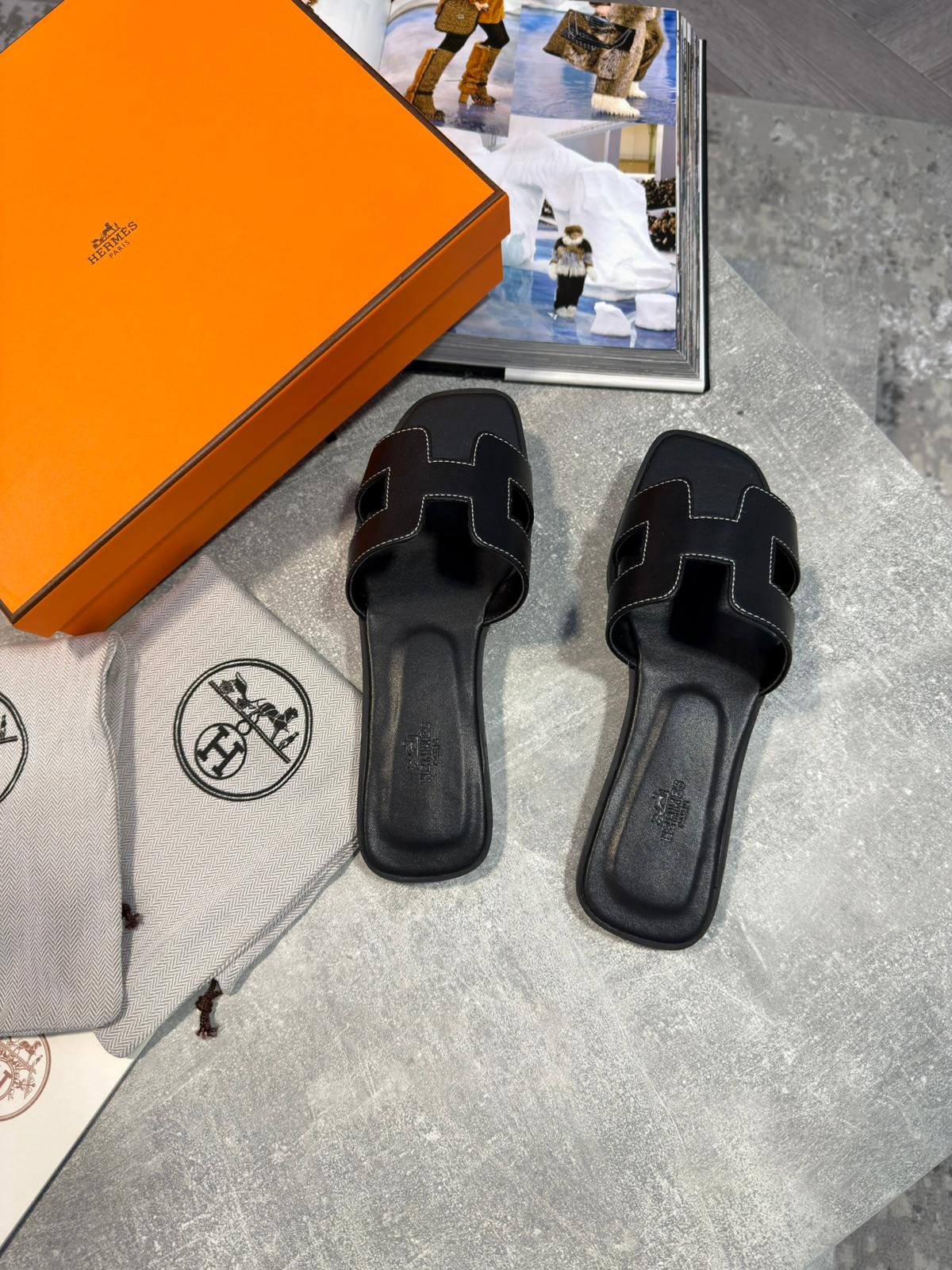 Herm Women sliders image 3