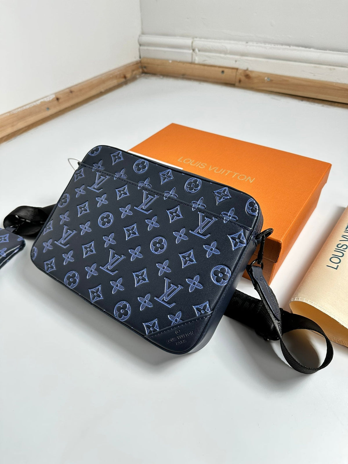 MESSENGR BAG NAVY image 0