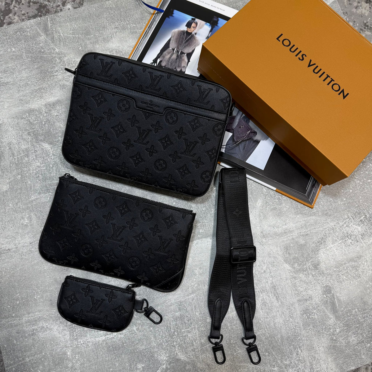 LV Messenger Black image 2
