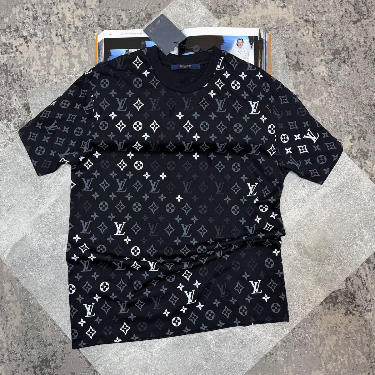 LV tshirt Navy image 0