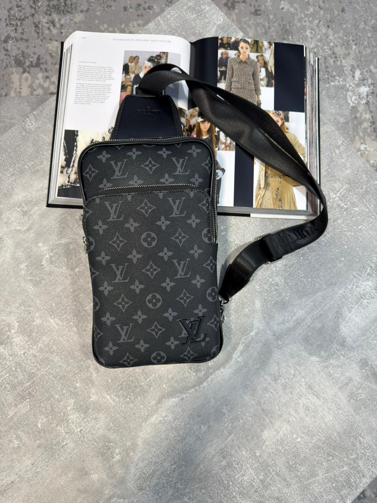 LV shoulder Bag image 0