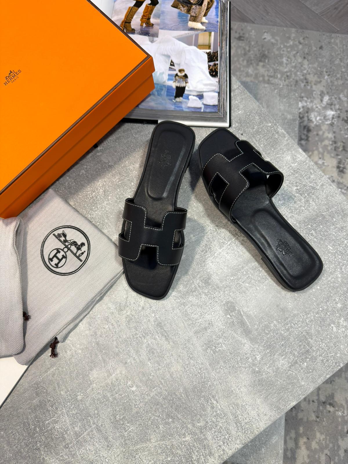 Herm Women sliders image 4