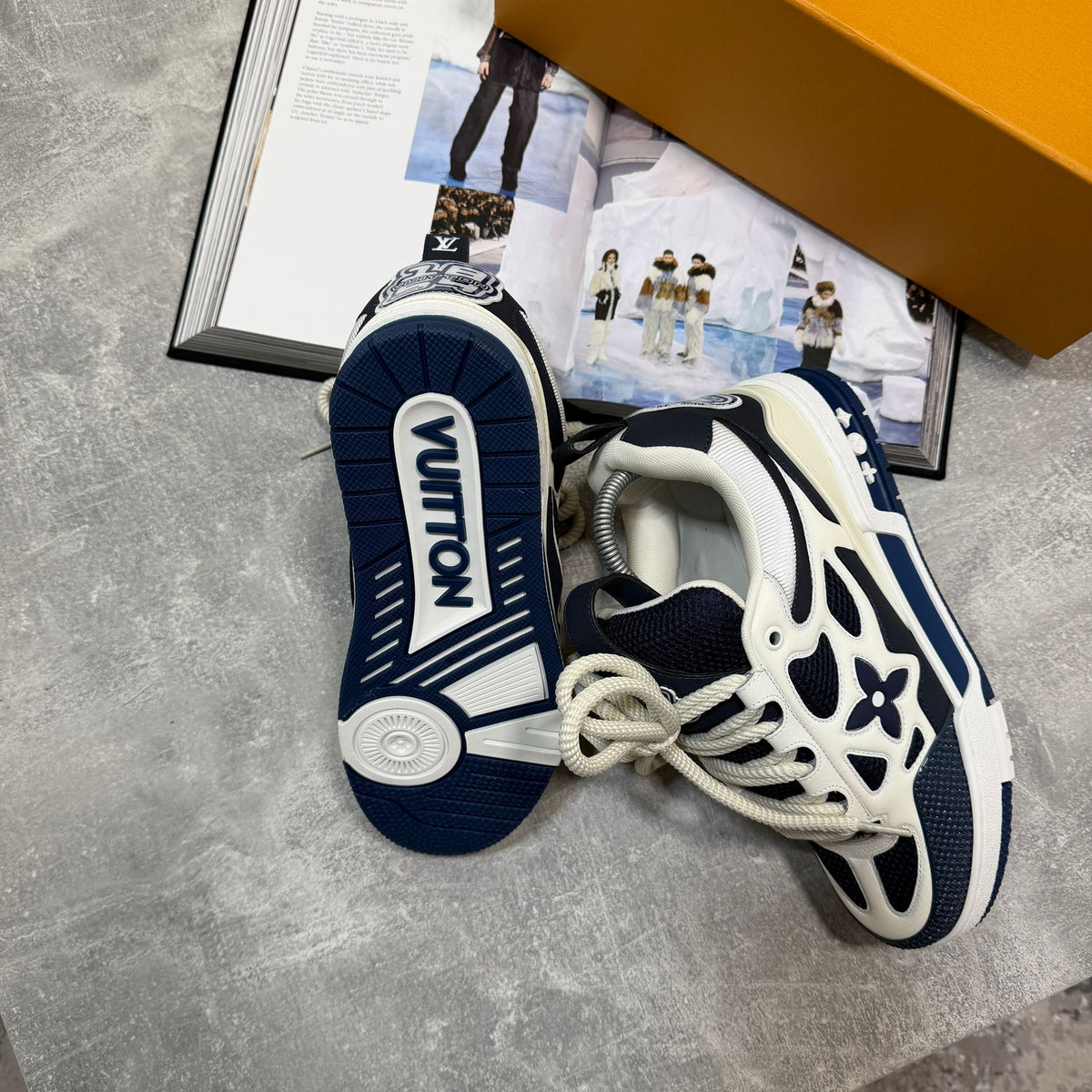 LV skates blue image 3