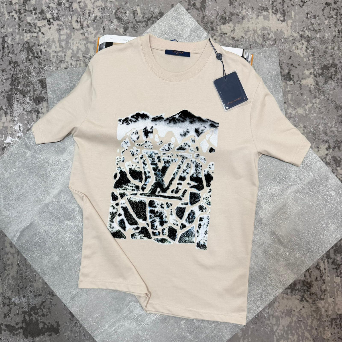 LV Tshirt Beige image 0