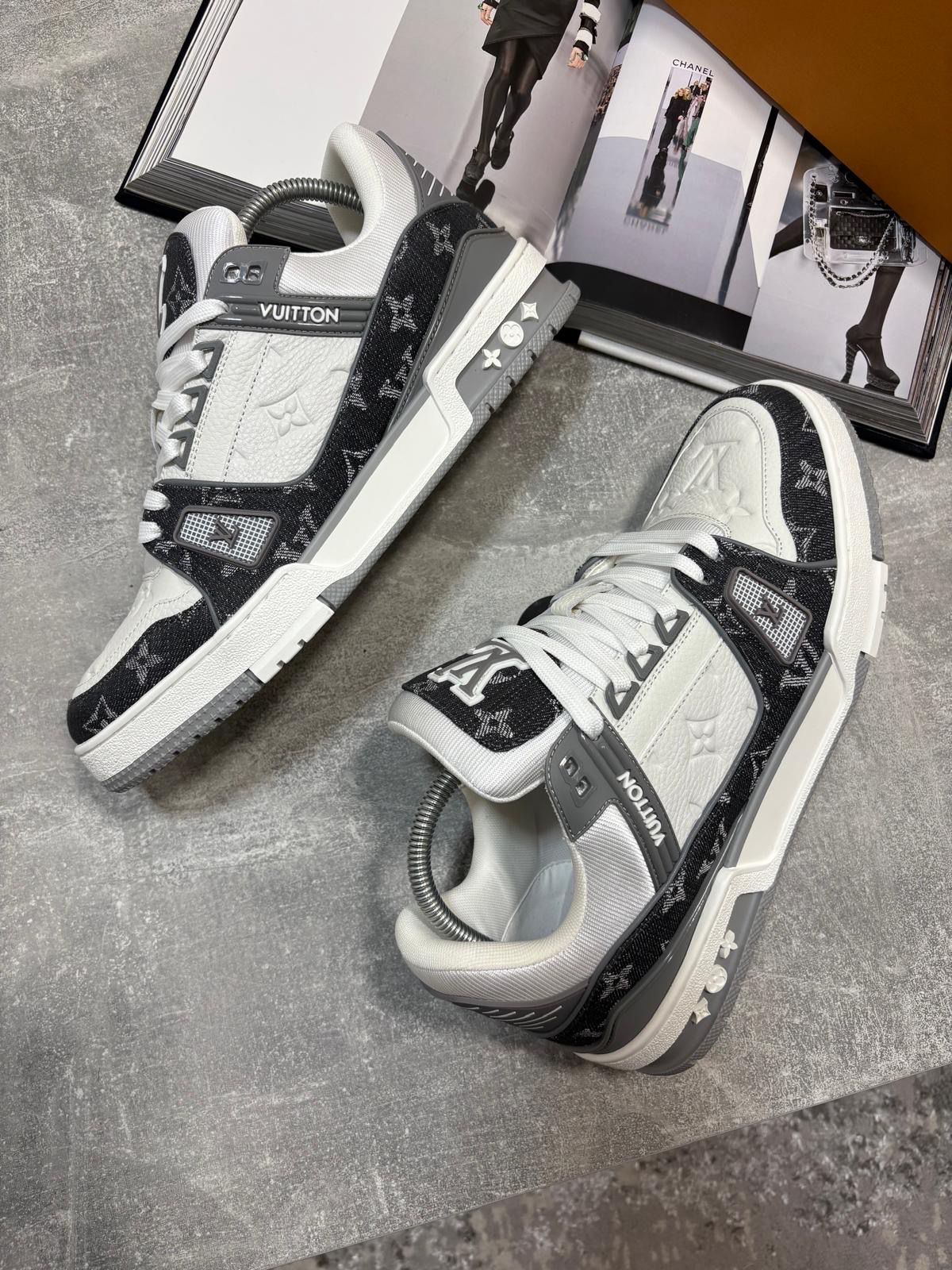 LV Sneaks Grey image 0