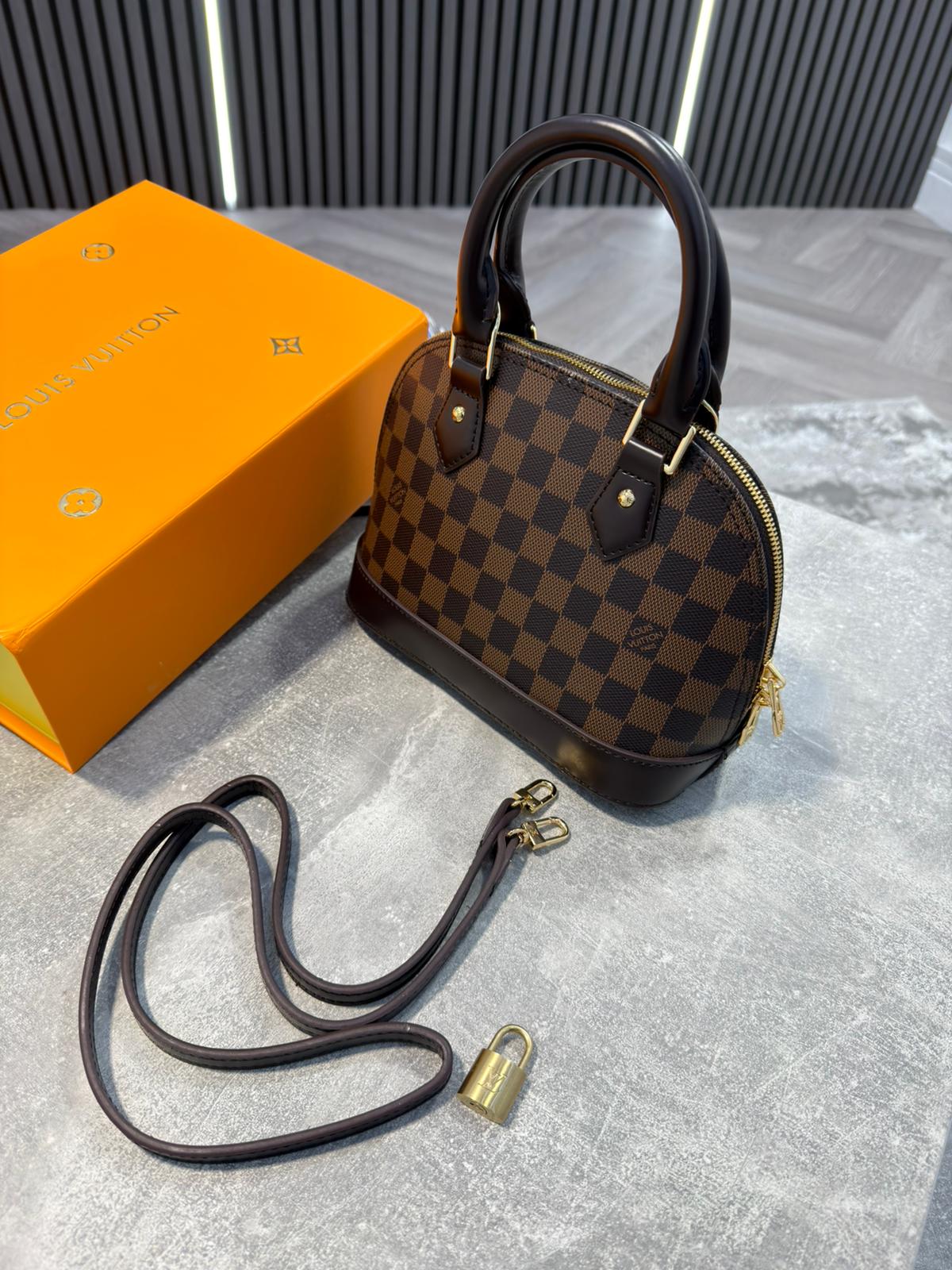 LV Alma BB Bag Monogram image 2