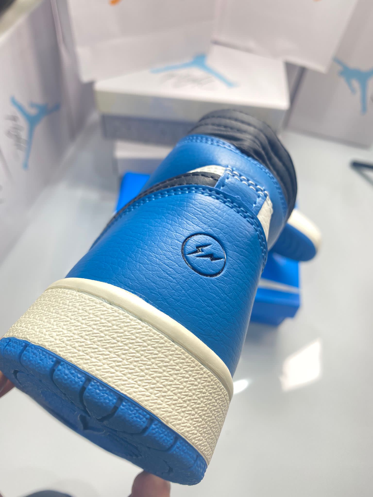 J1 CATUS BLUE image 10