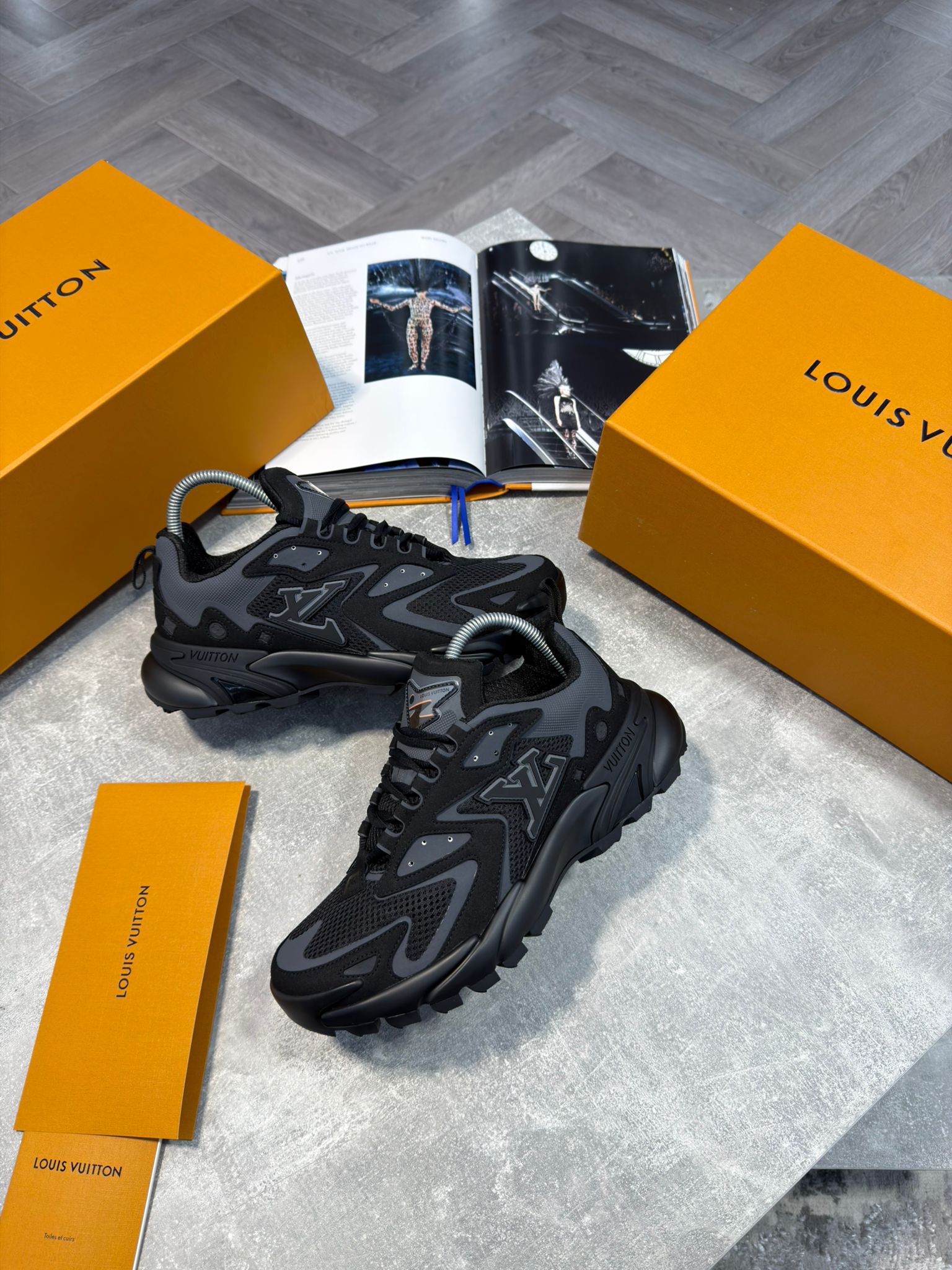 LV Tactics Black image 2