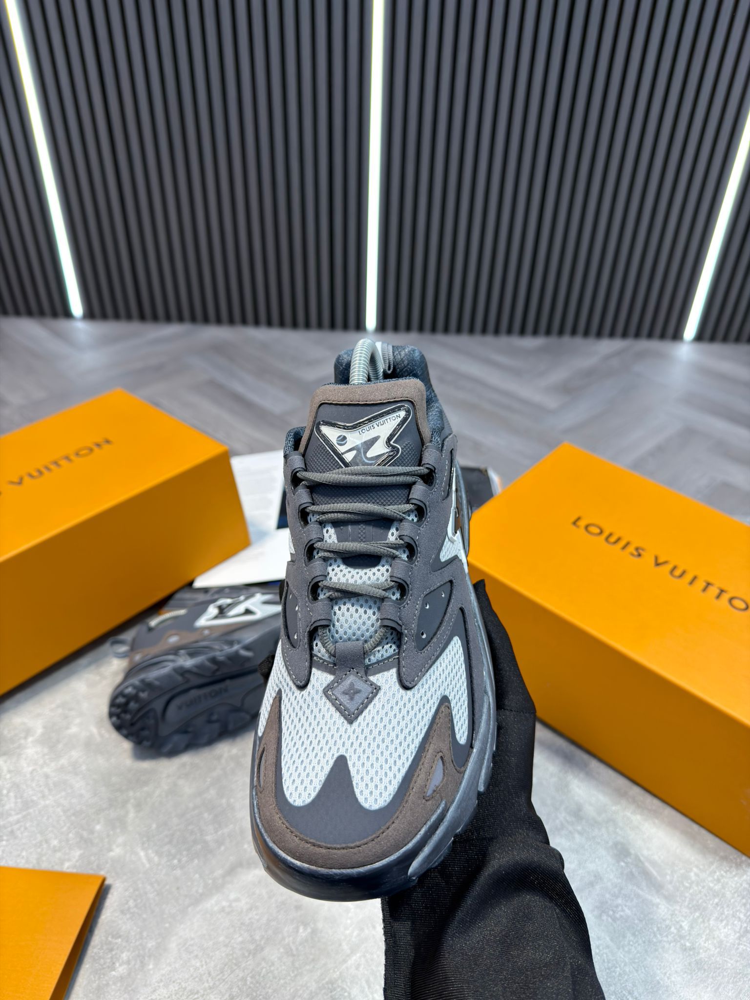 LV Tactics Grey image 7