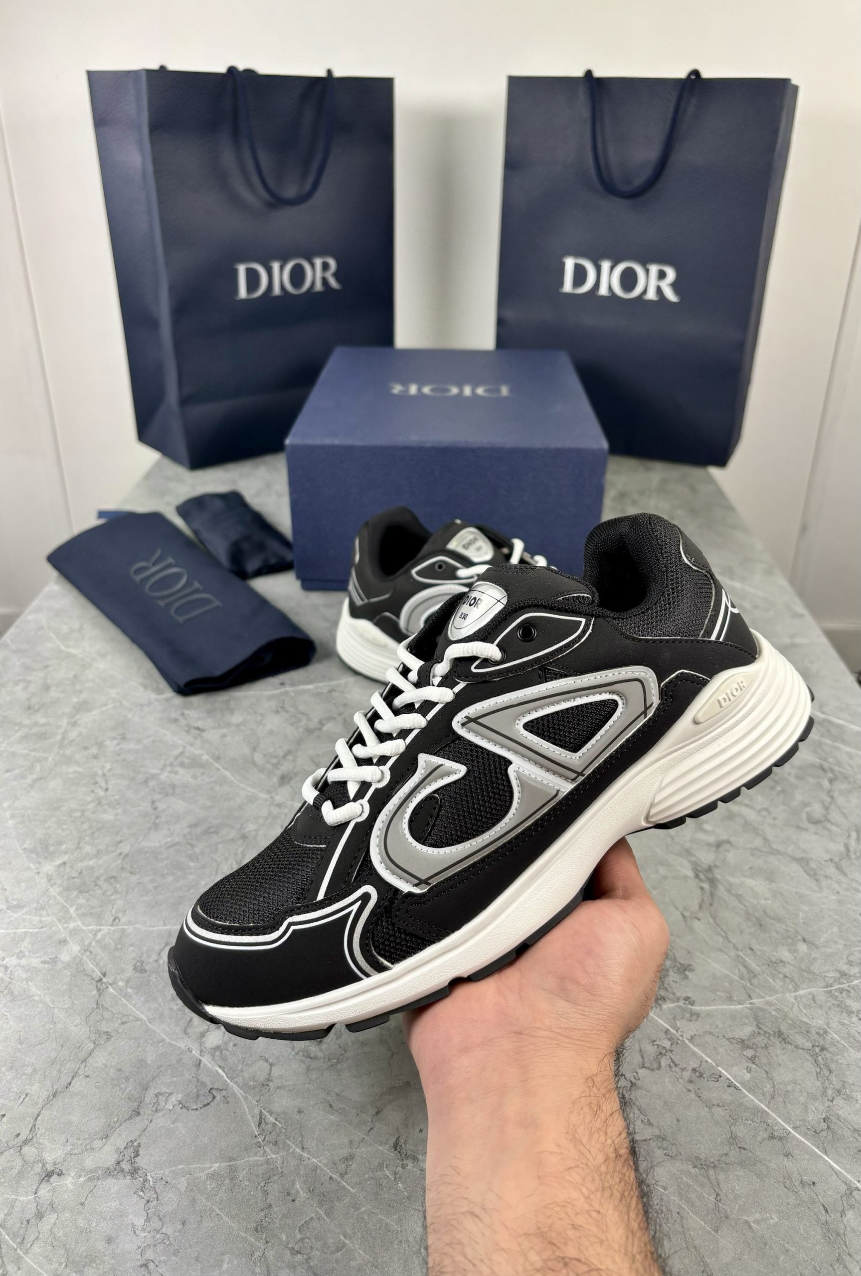 B30 BLACK AND WHITE image 0