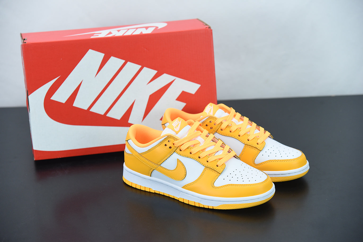 DUNK LOW YELLOW image 1