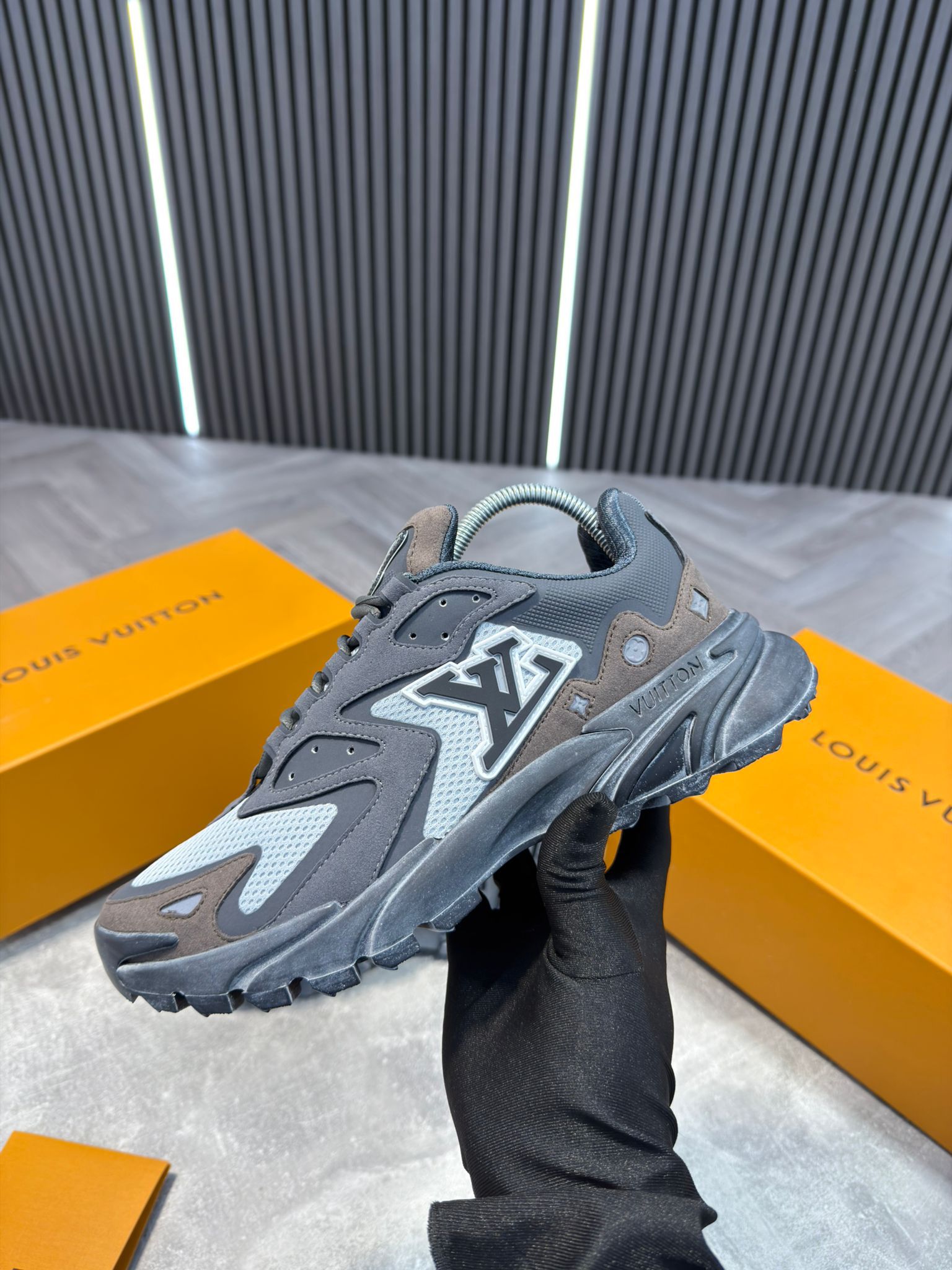 LV Tactics Grey image 2