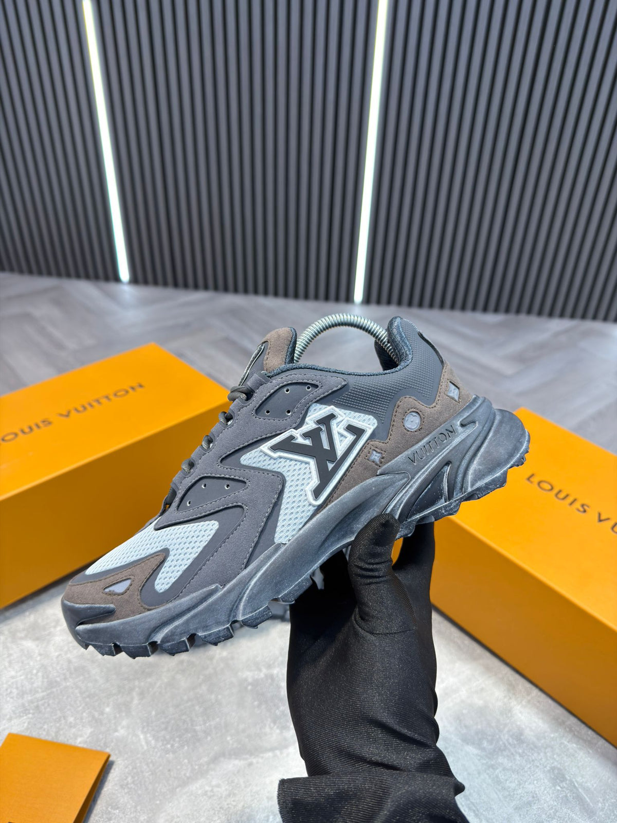 LV Tactics Grey image 2
