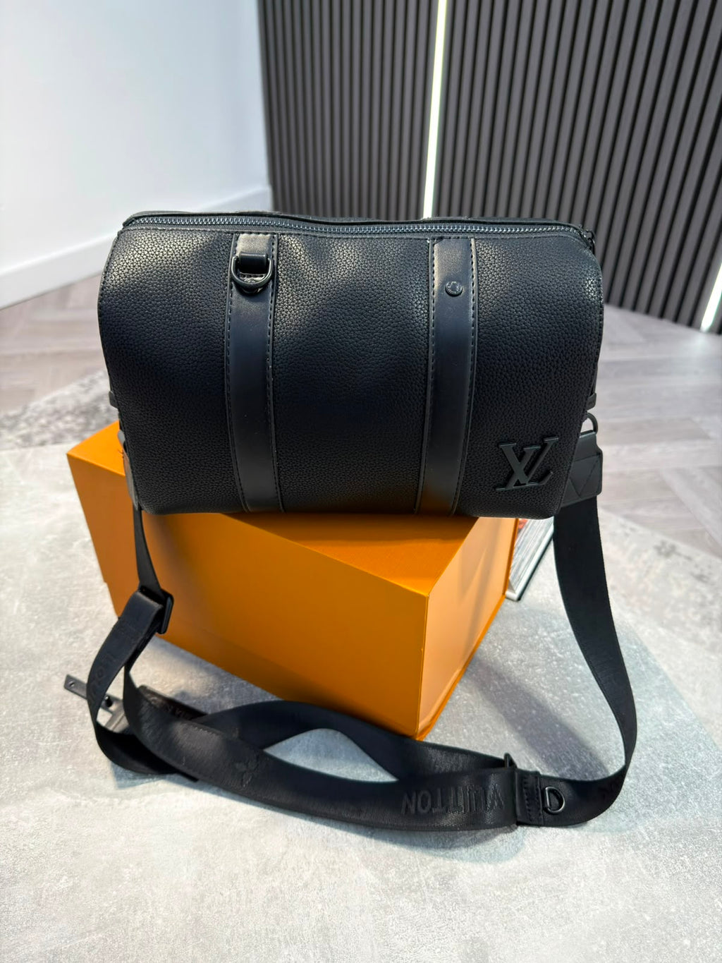 Lv Mens bag image 3