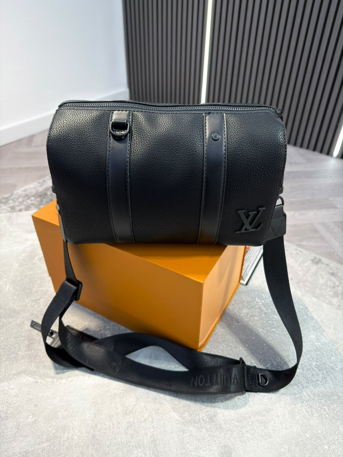 Lv Mens bag image 3