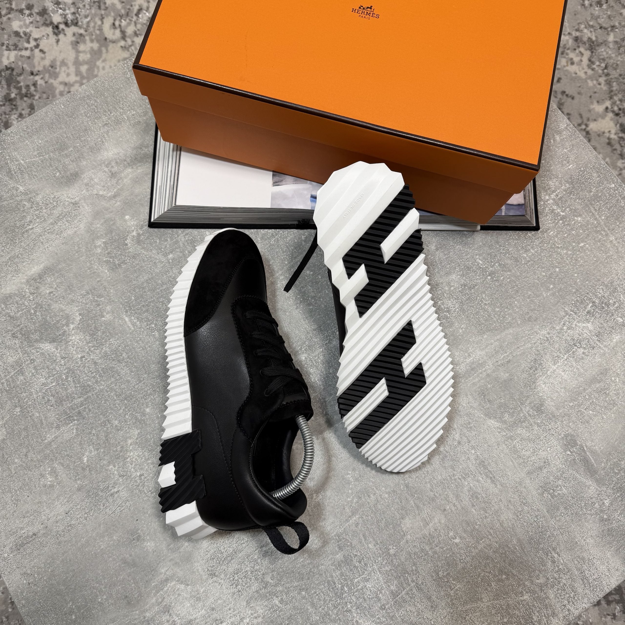 Herm Trainers image 2