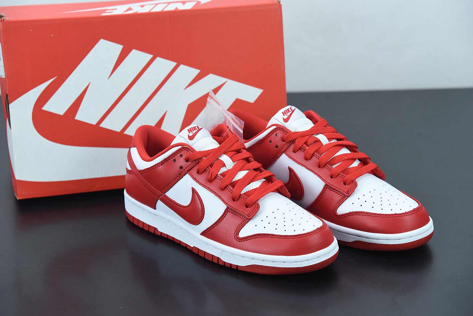 DUNK LOW RED image 1