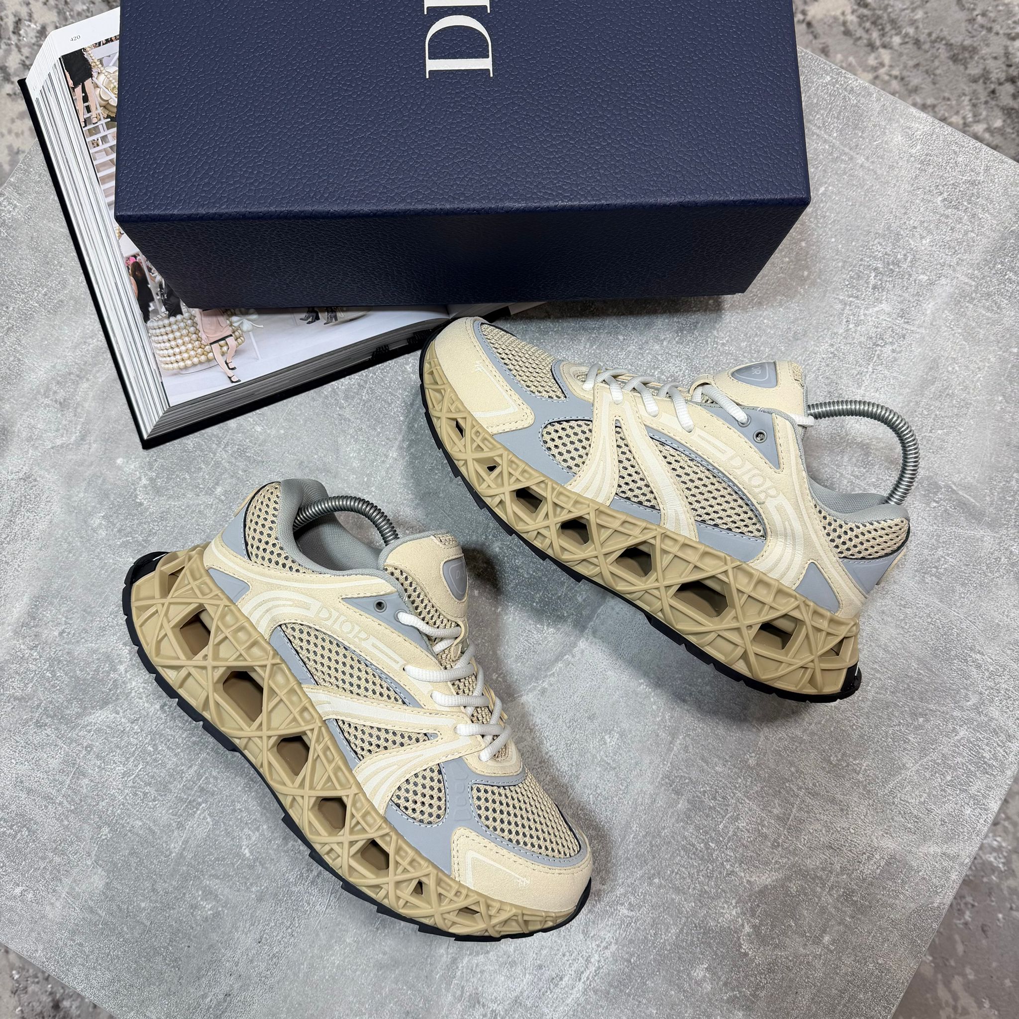 IOR B35 Beige image 0