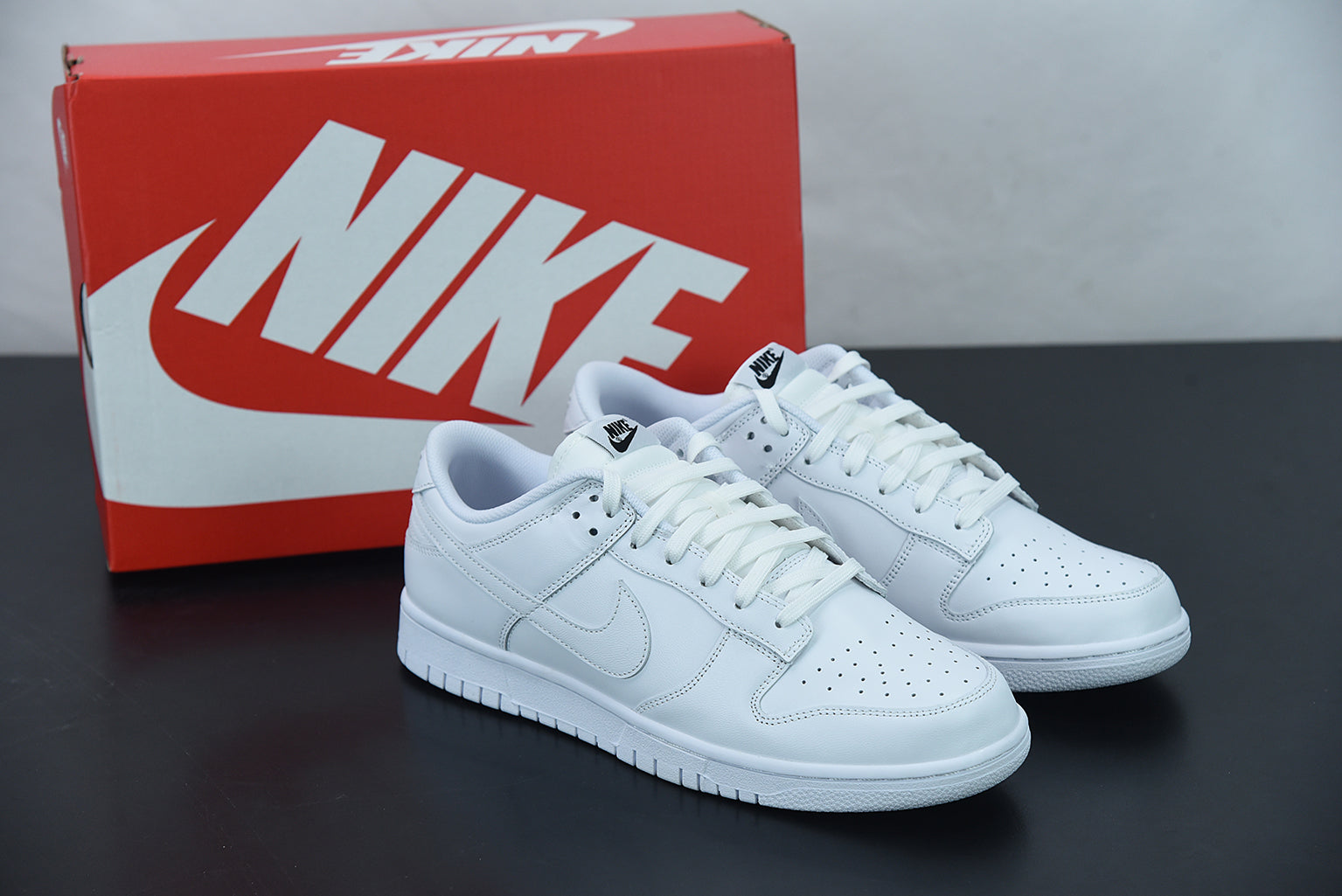 DUNK LOW WHITE image 1