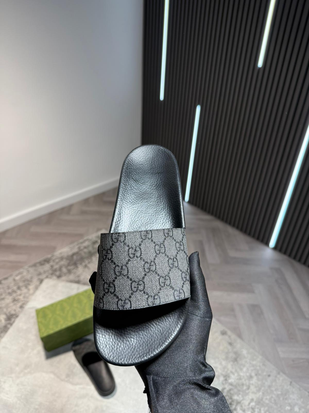 UCCI Sliders image 1