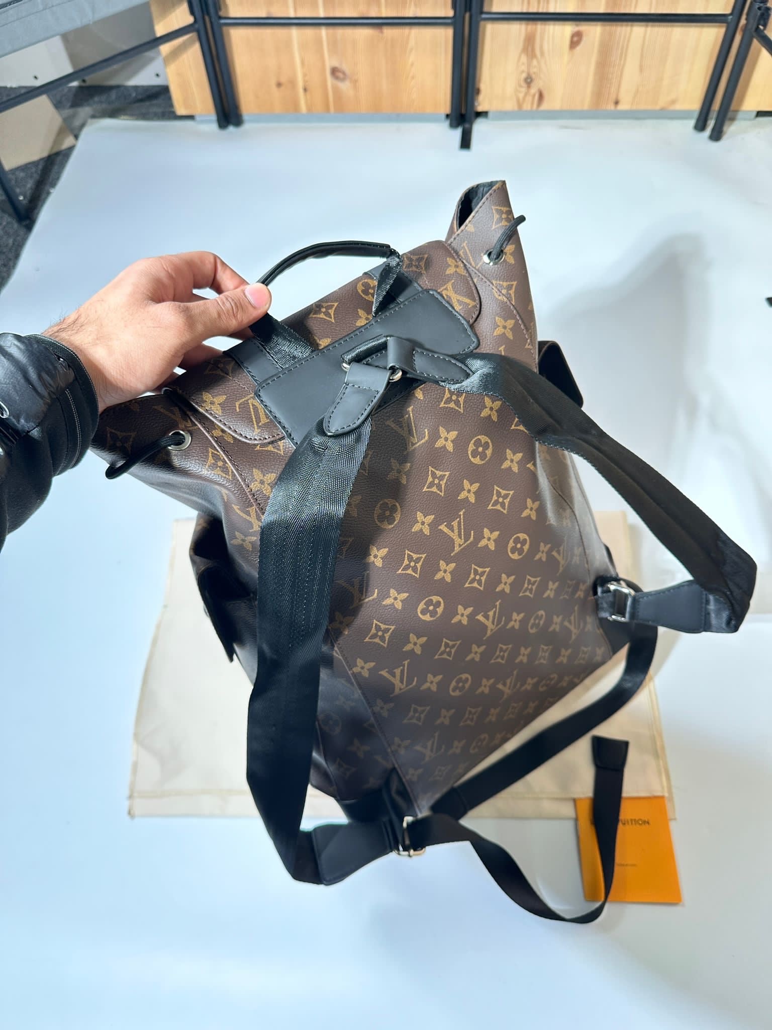 L-V BACKPACK BROWN image 5