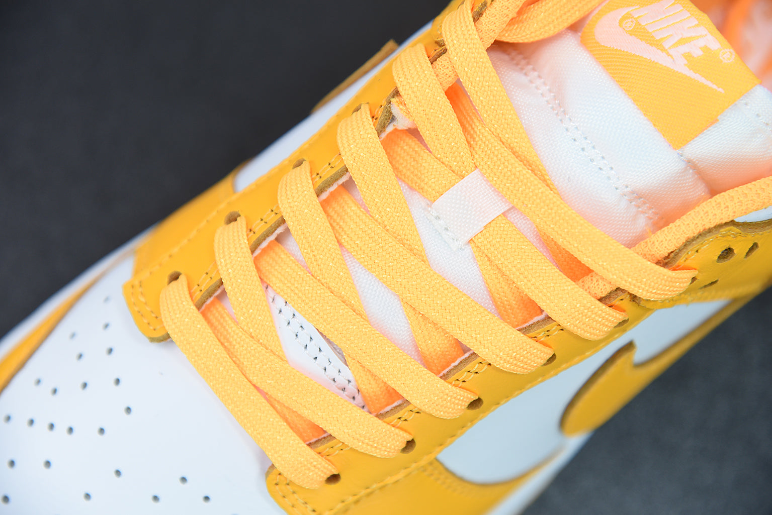 DUNK LOW YELLOW image 5