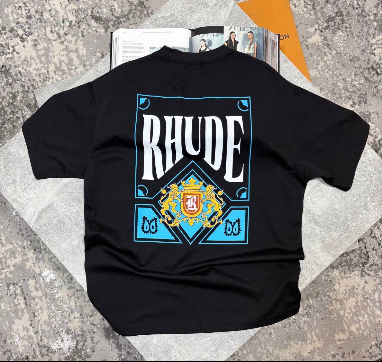 Hude Tshirt Black image 1