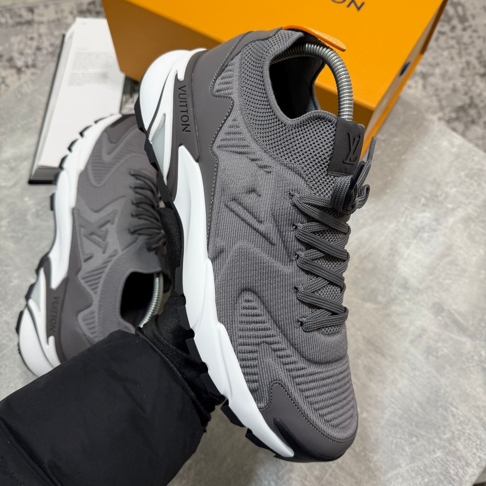 LV Sneaks Grey image 4