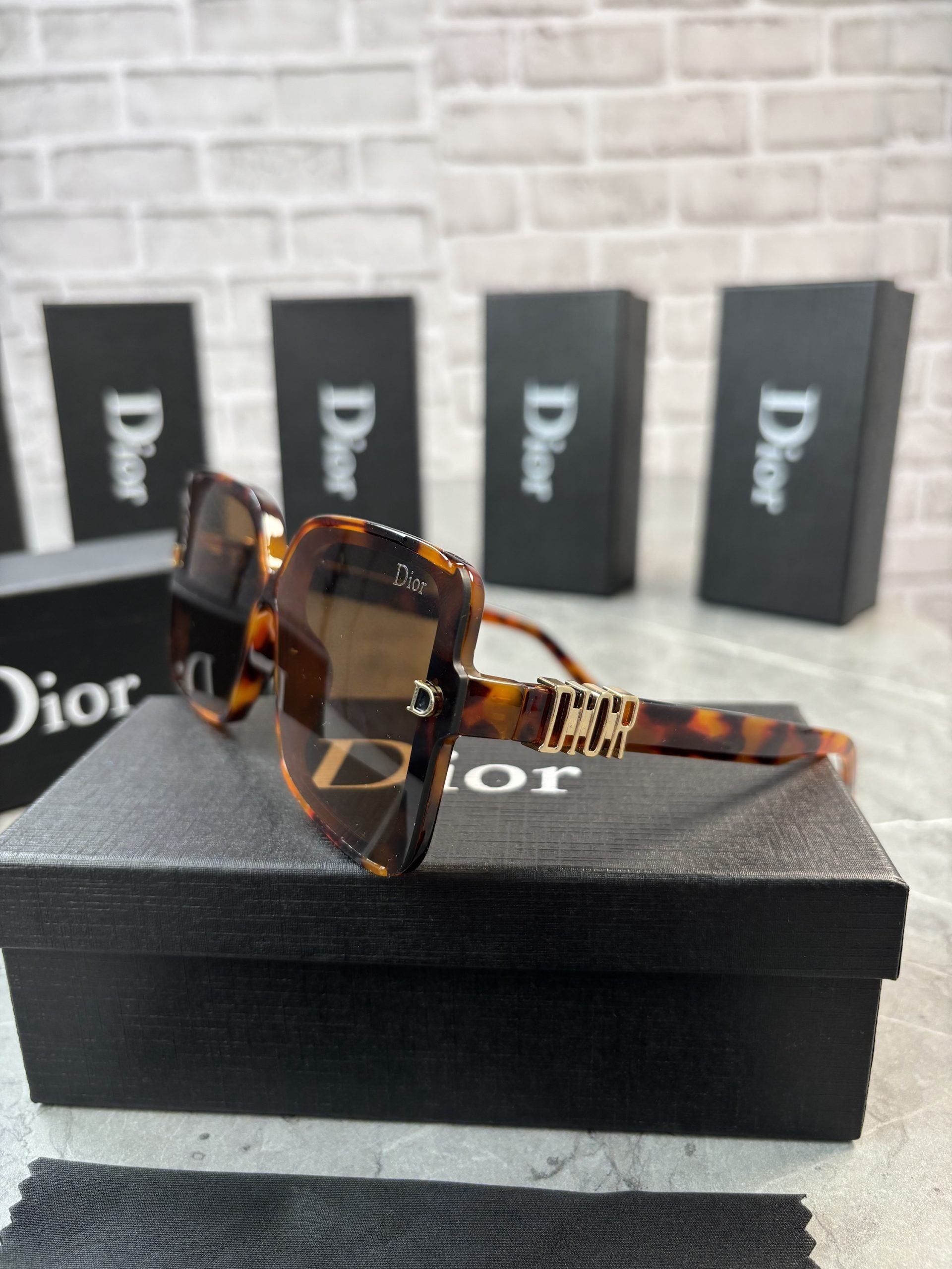 IOR BROWN GlASSES image 1