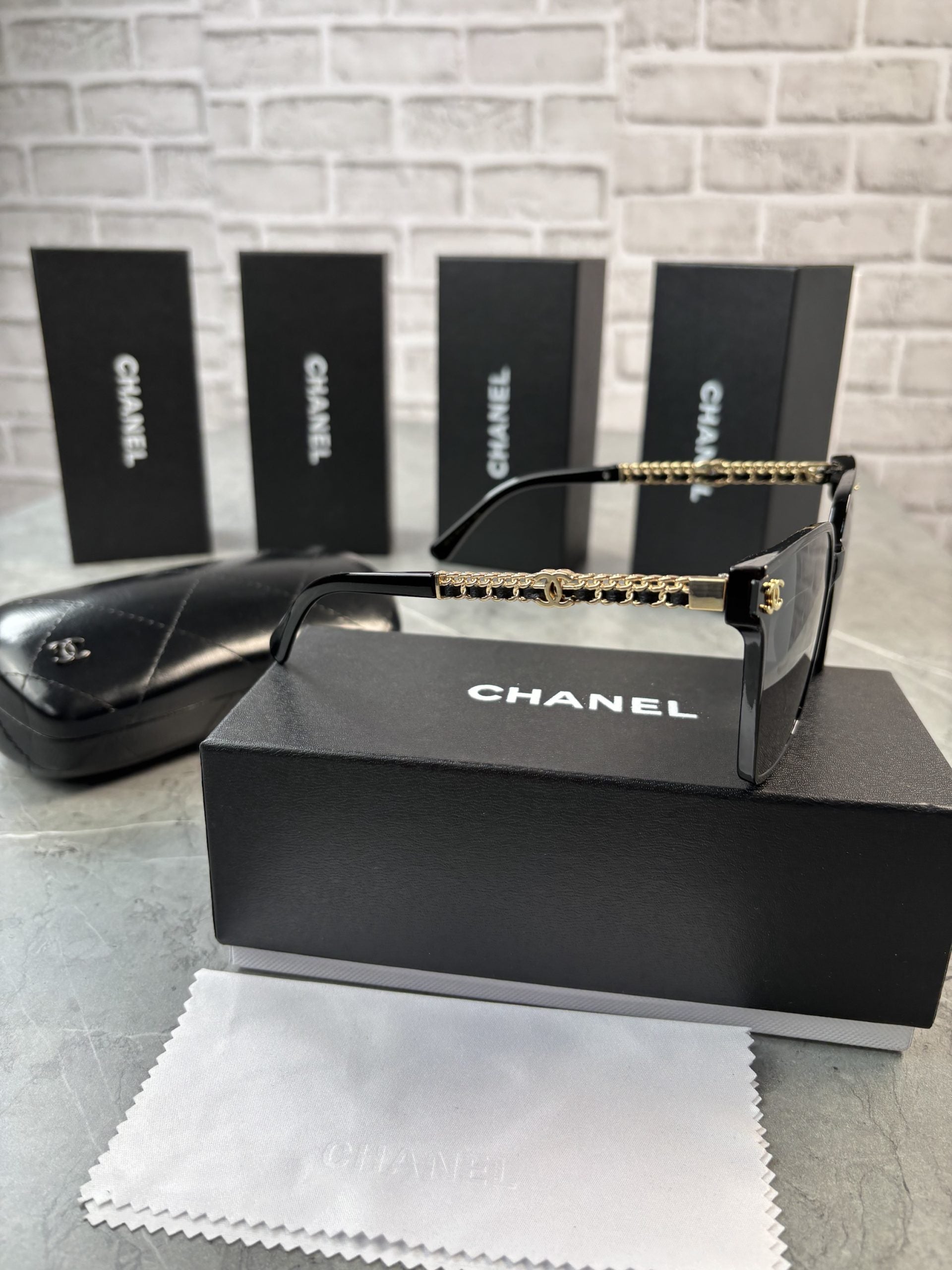 GC BLACK GLASSES image 1