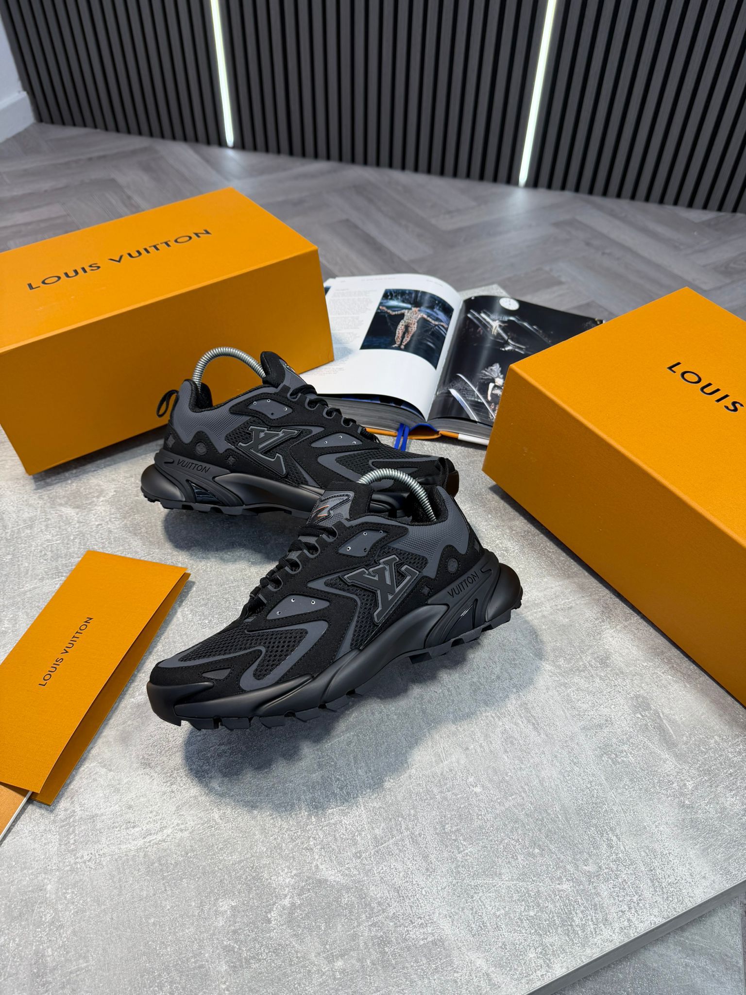 LV Tactics Black image 0