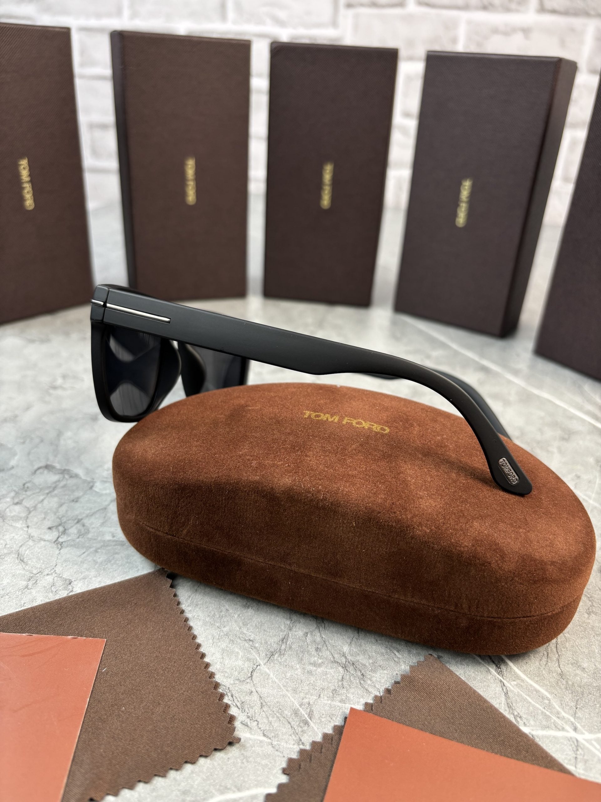 FORD BLACK GLASSES image 3