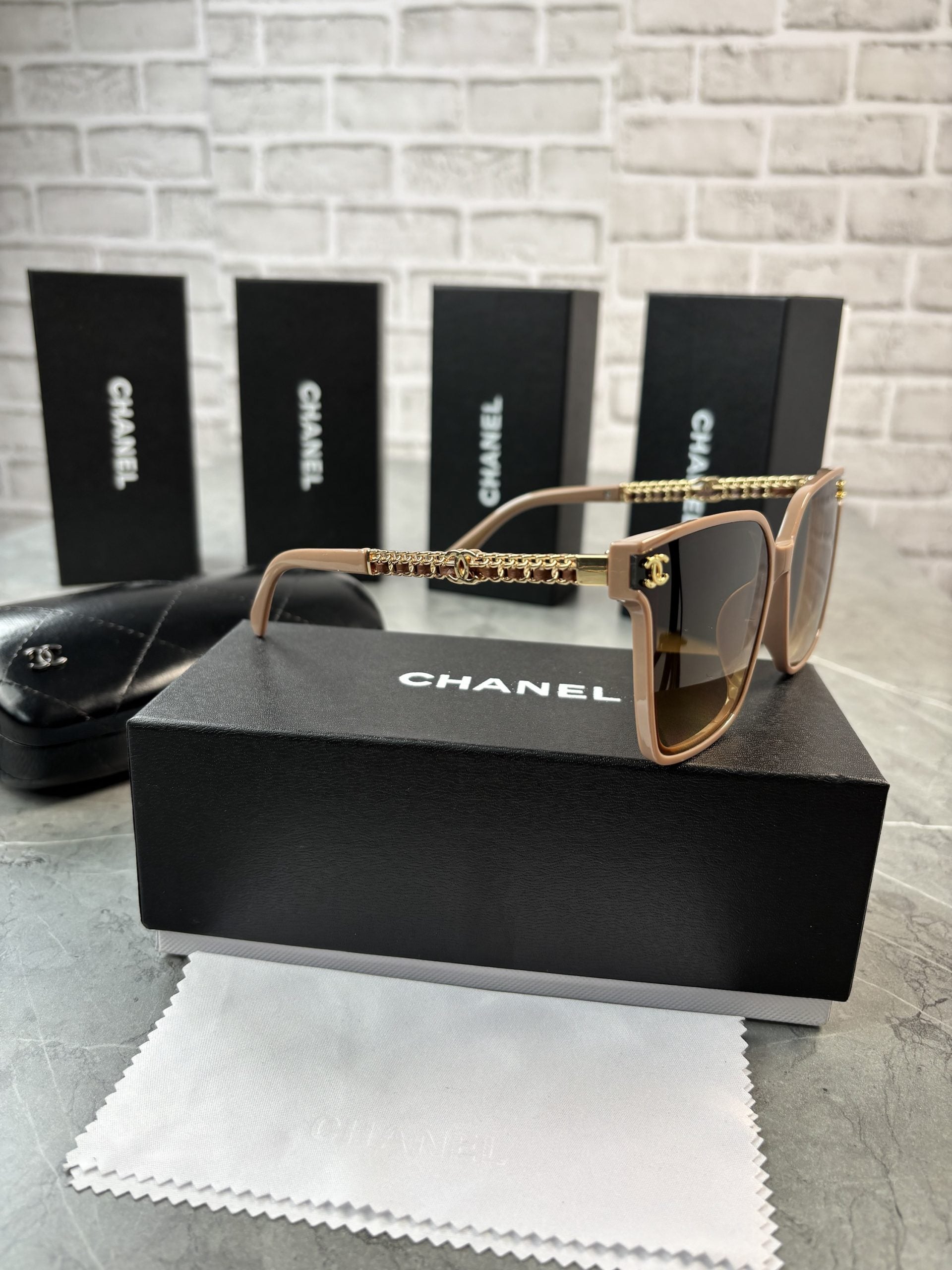 GC GOLD GLASSES image 2