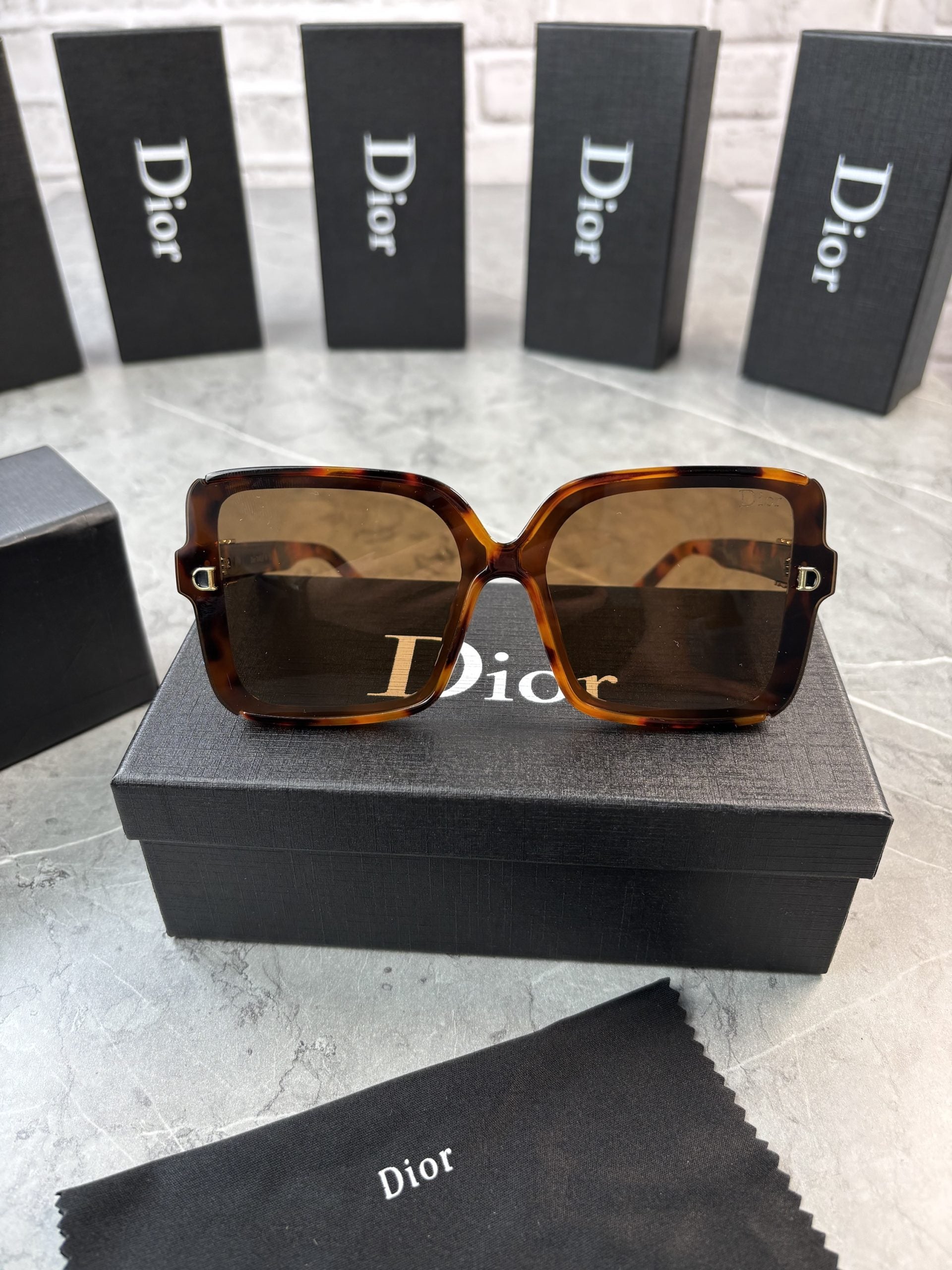 IOR BROWN GlASSES image 0