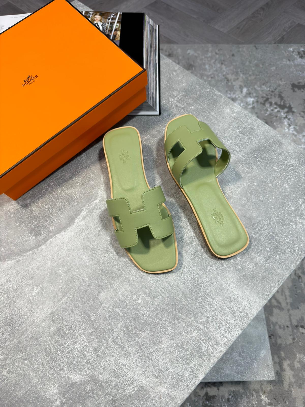 Herm Sliders womens image 2