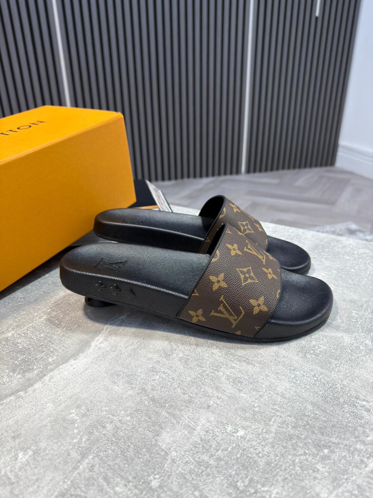 LV Brown Sliders image 5