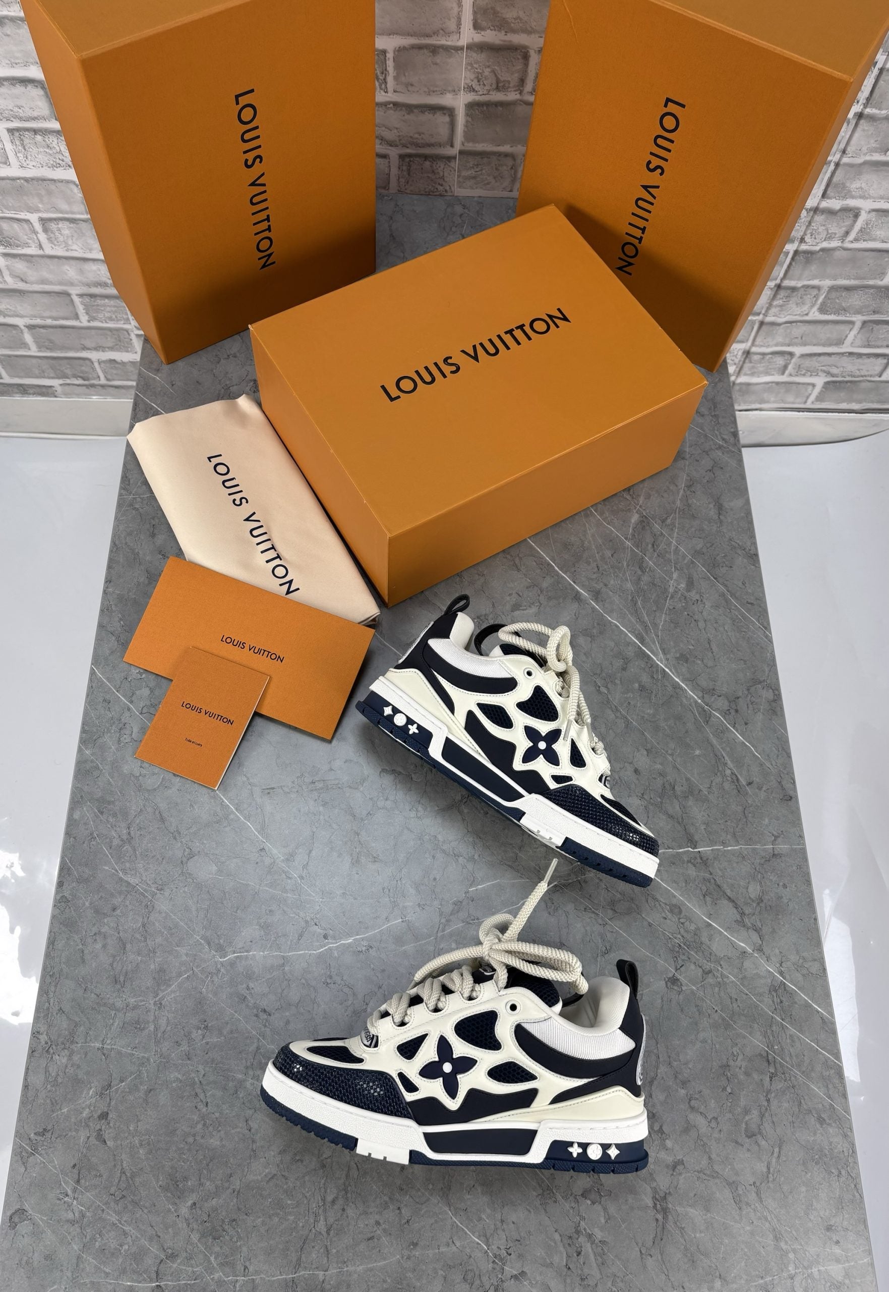 LV SNEAK image 1