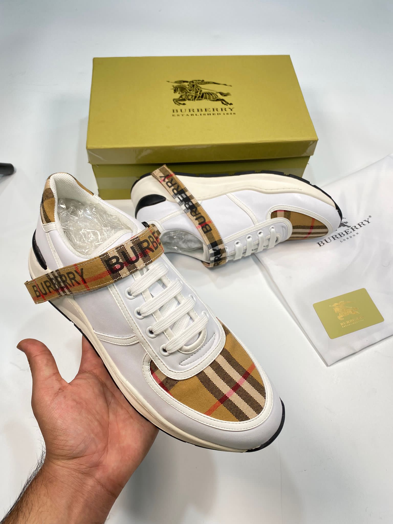 BURB RUNNER WHITE image 3