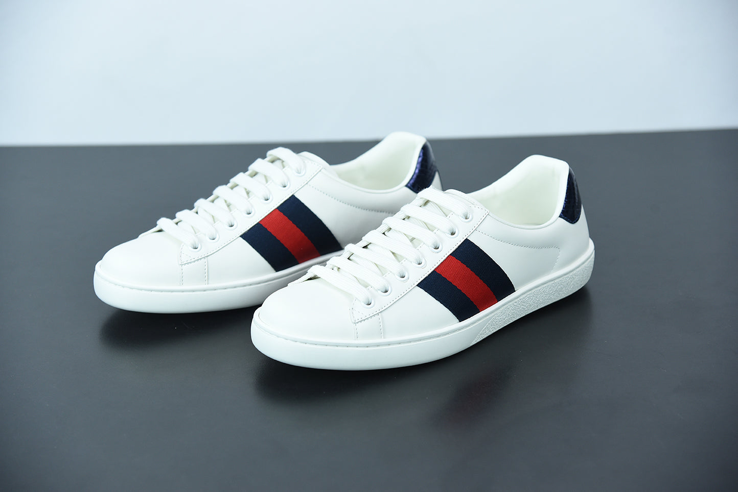 UCCI NAVY TRAINERS image 1