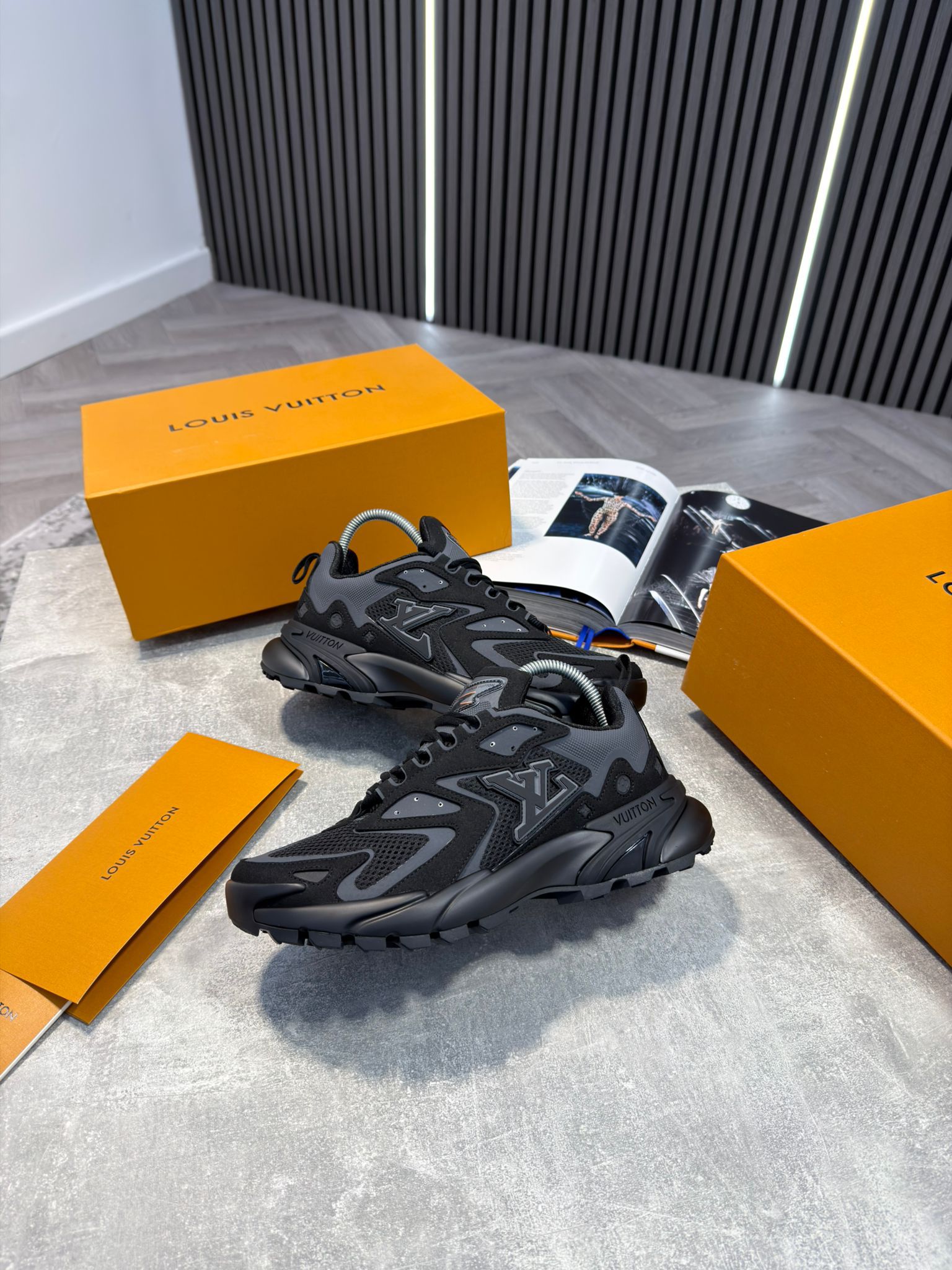 LV Tactics Black image 1