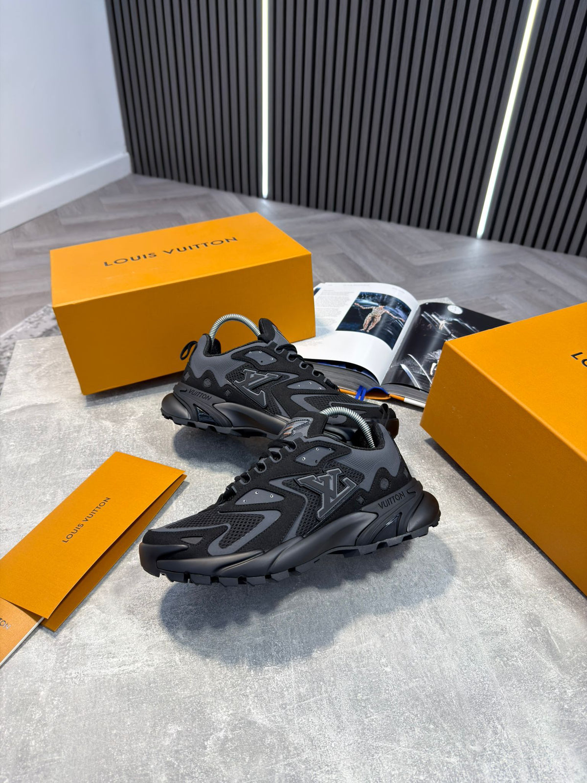 LV Tactics Black image 1