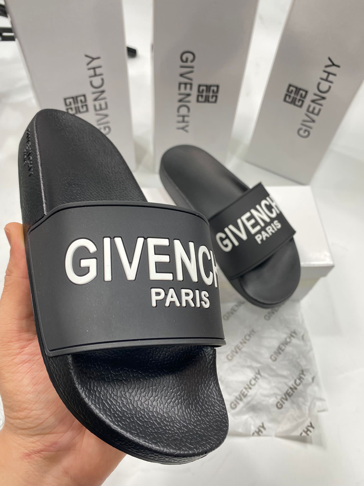 ENCHY BLACK SLIDE image 1