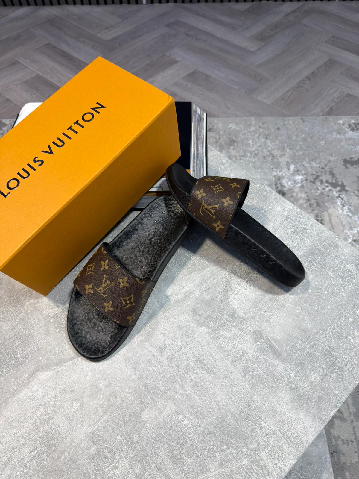 LV Brown Sliders image 2