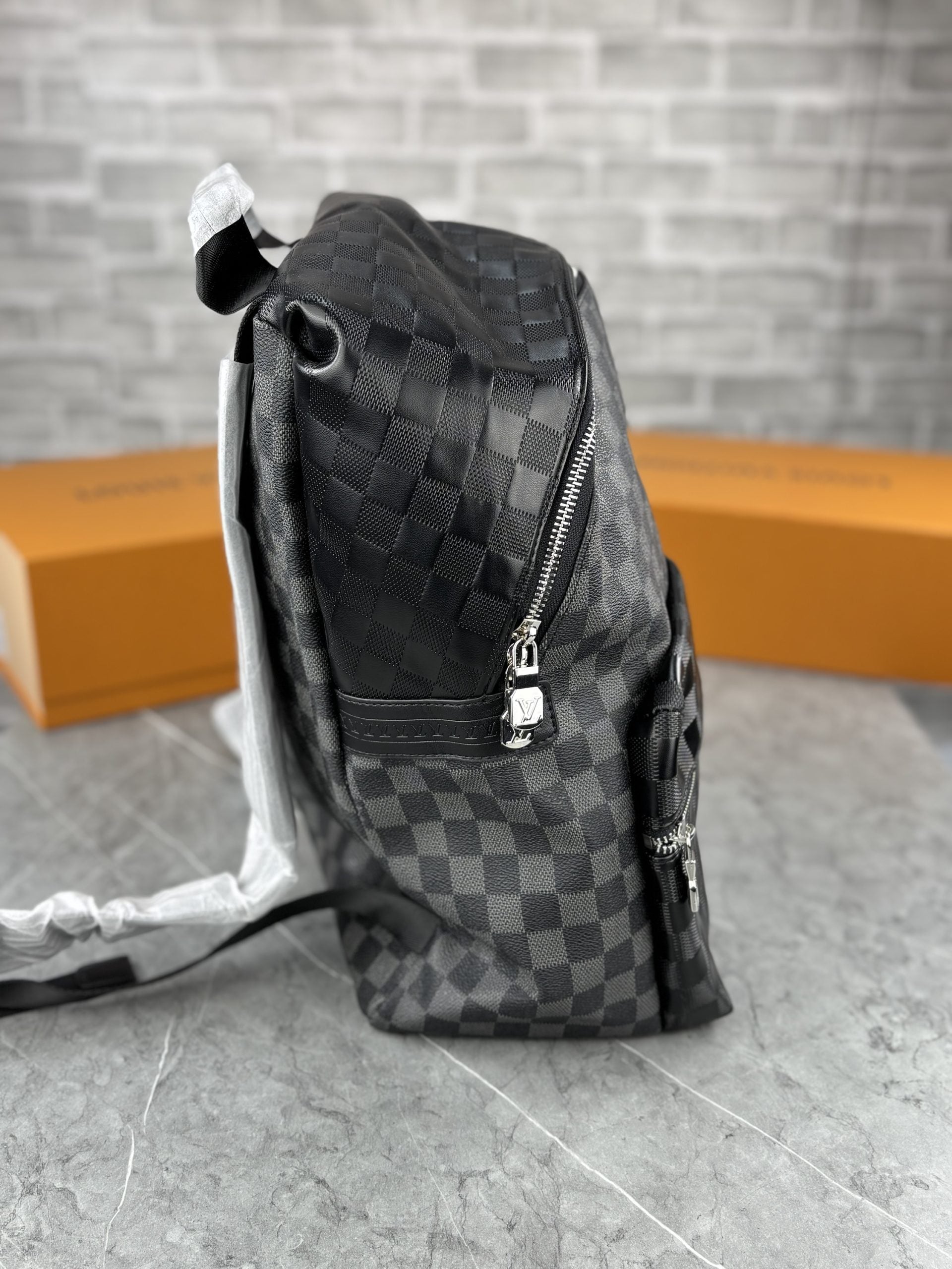 LV BACKPACK image 1