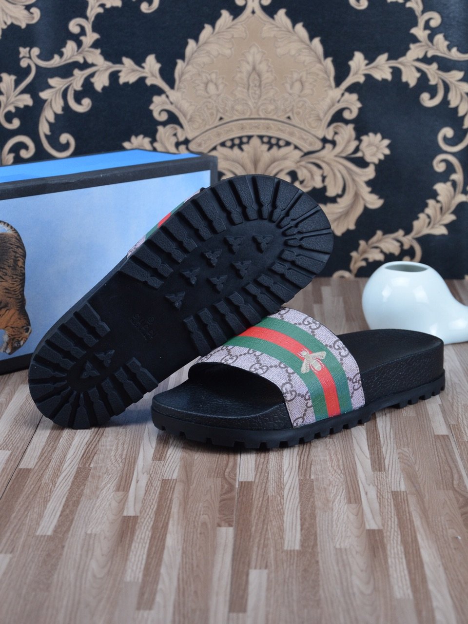 UCCI FLY SLIDER image 1