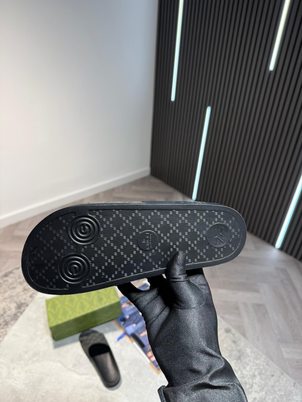 UCCI Sliders image 6