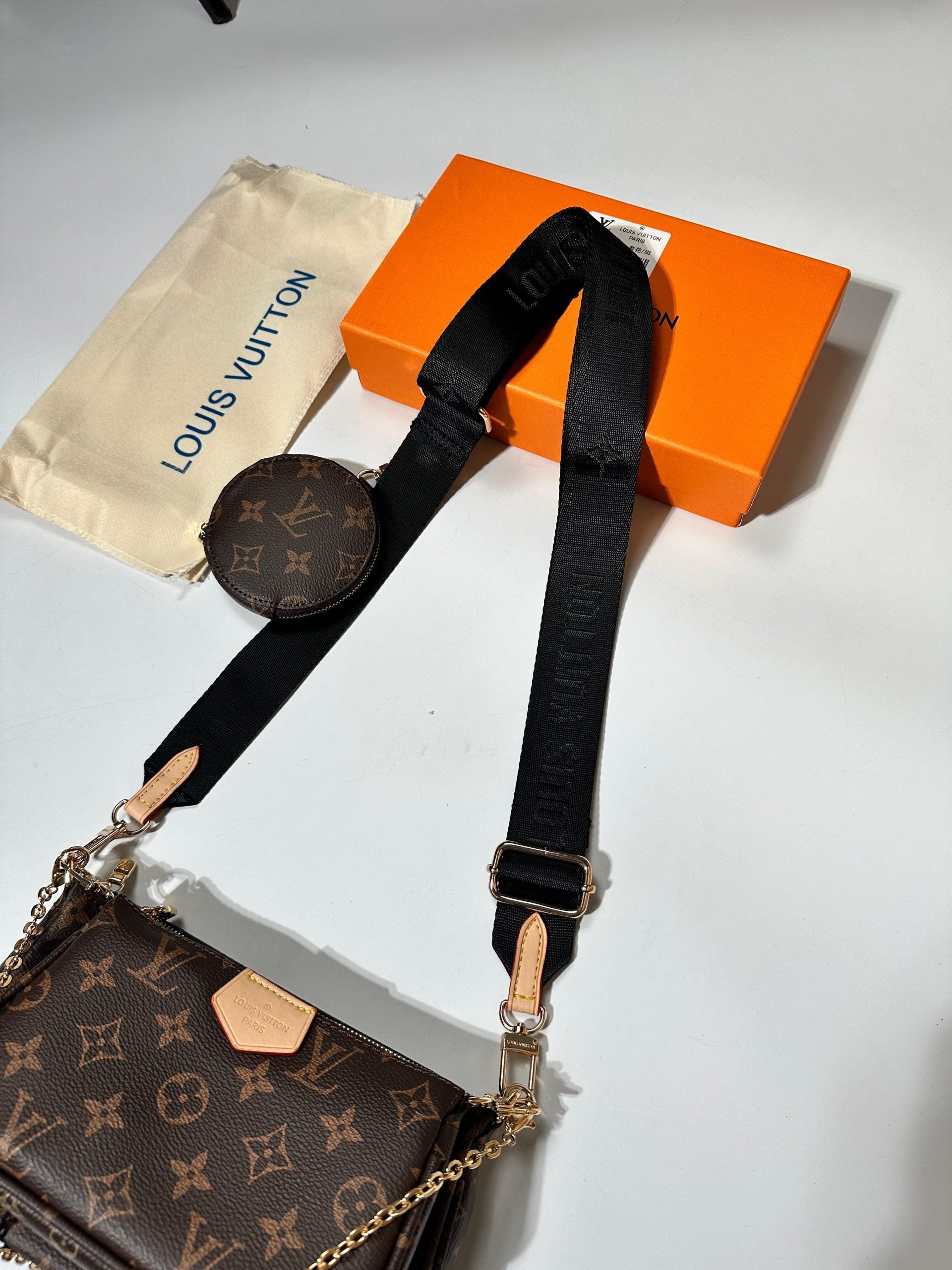 LV BAG image 2