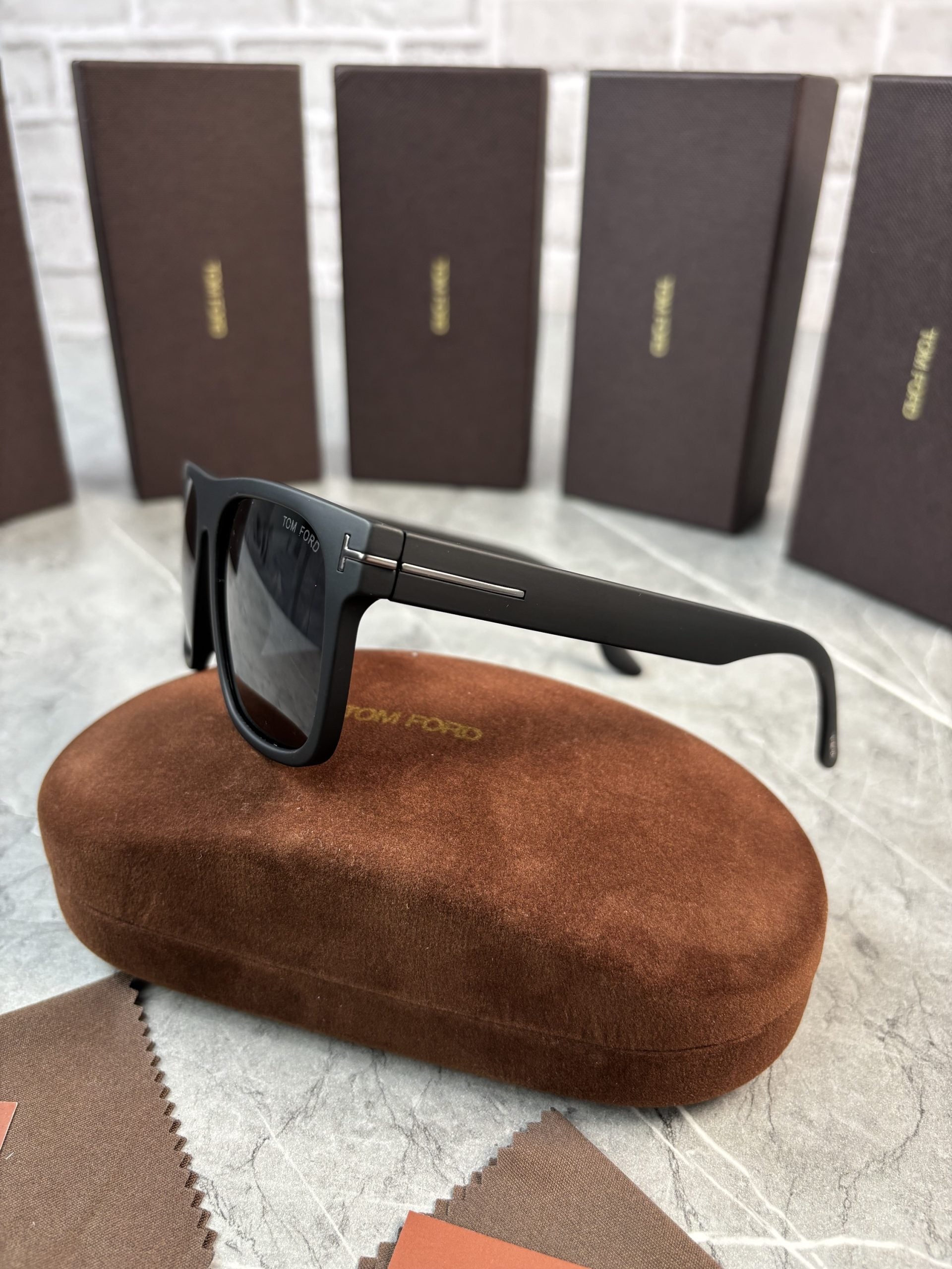 FORD BLACK GLASSES image 1