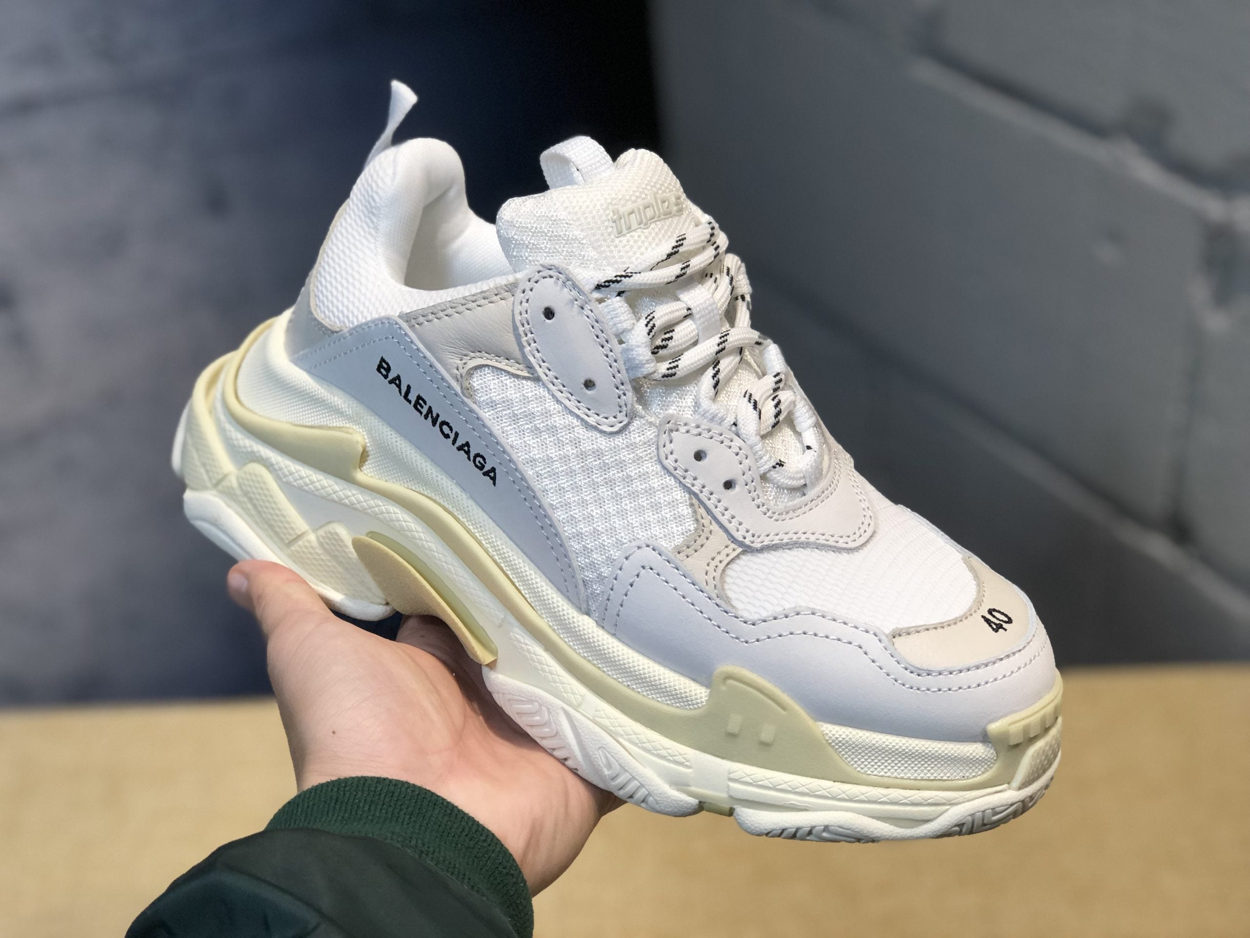TRIPLE WHITE image 2