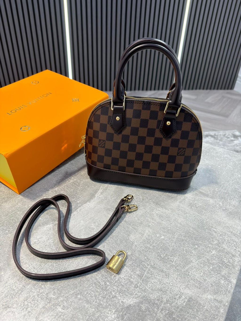 LV Alma BB Bag Monogram image 4